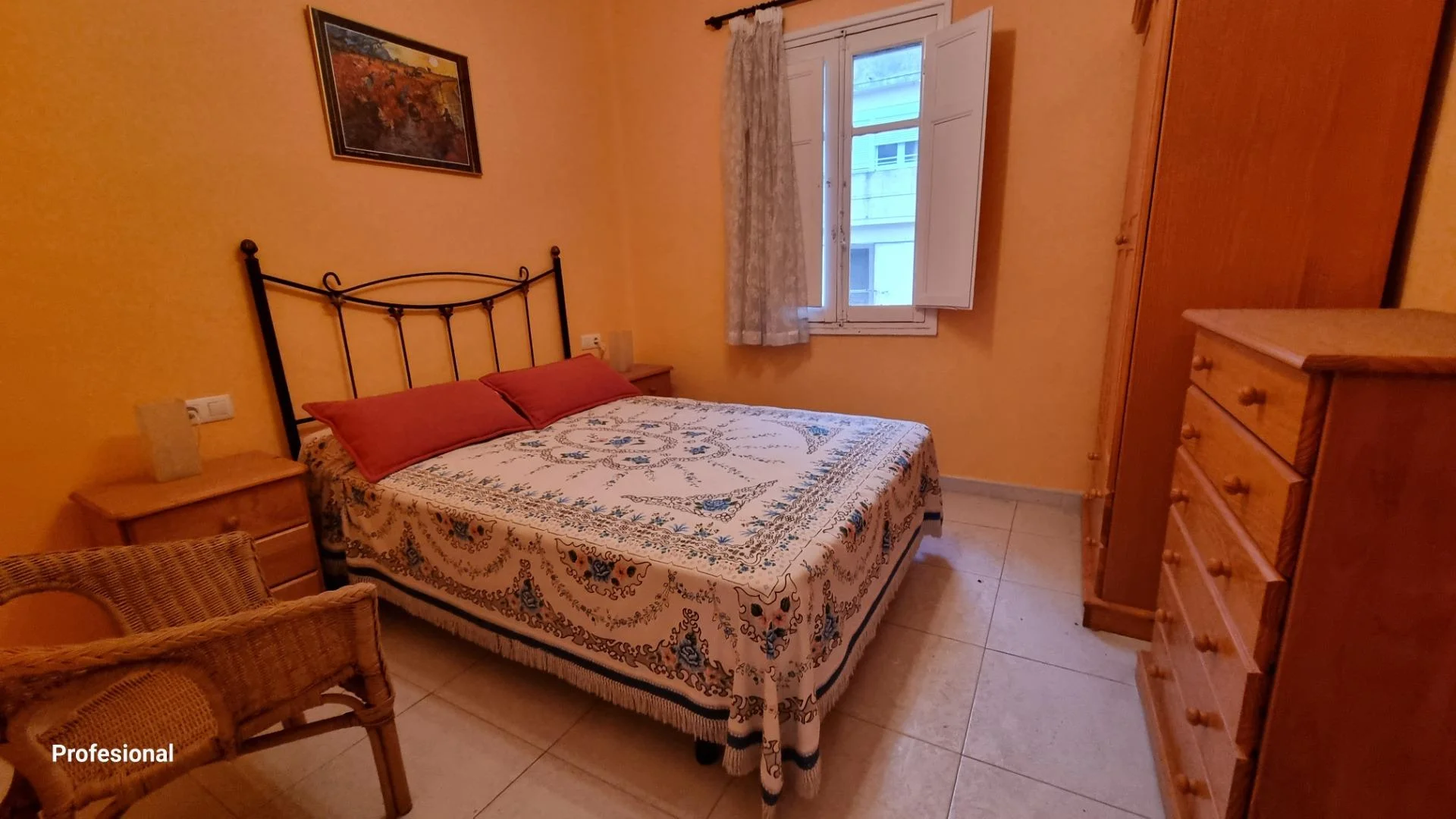 Piso de tres dormitorios con terraza en Fabero