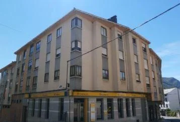 Good-condition Villablino flat, 3 bedrooms