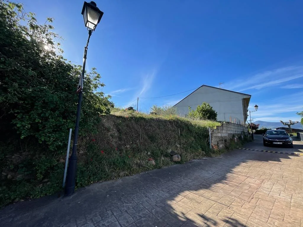 Parcela urbana con vistas a la ciudad
