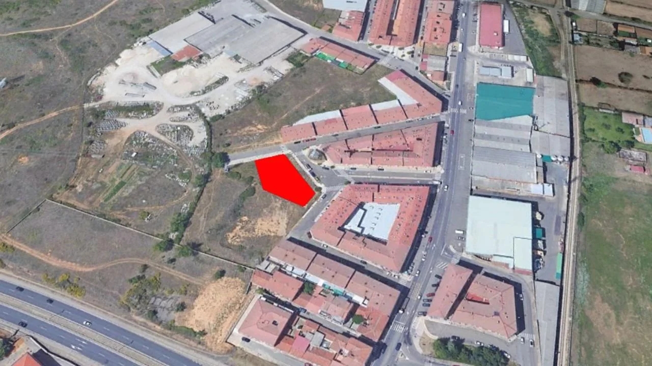 Urban land in Villaquilambre, 942 m²