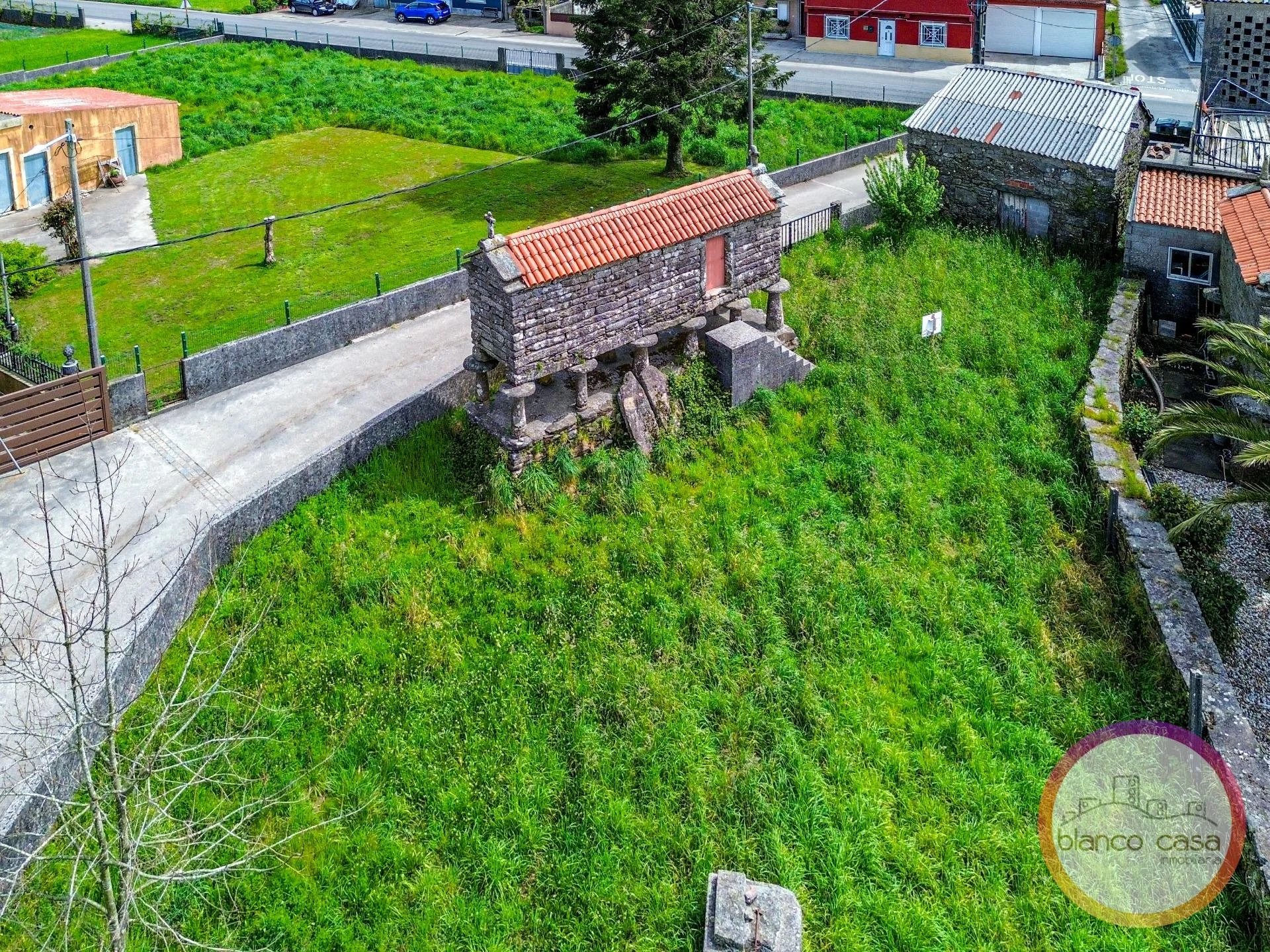 Rural plot with stone heritage features