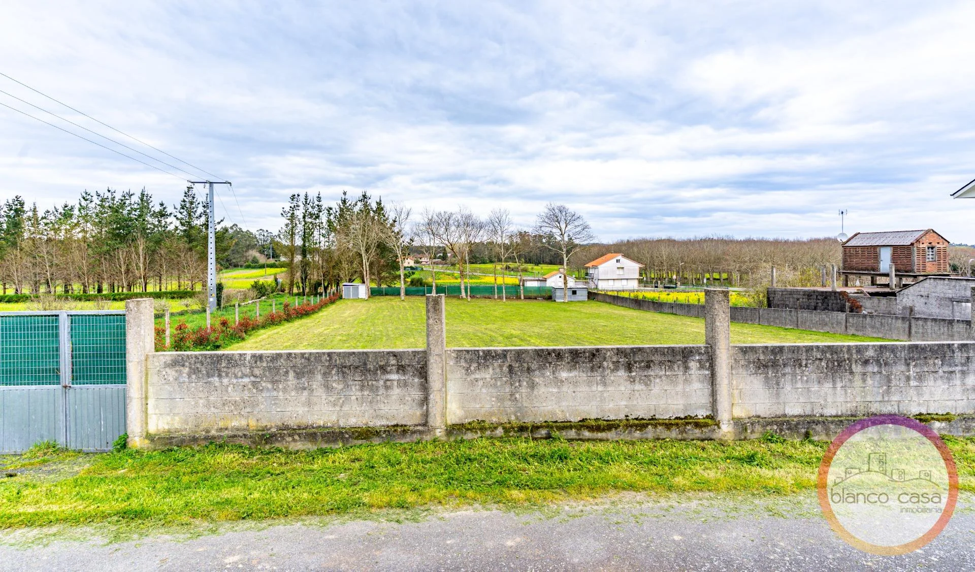 Large plot with endorsed home project