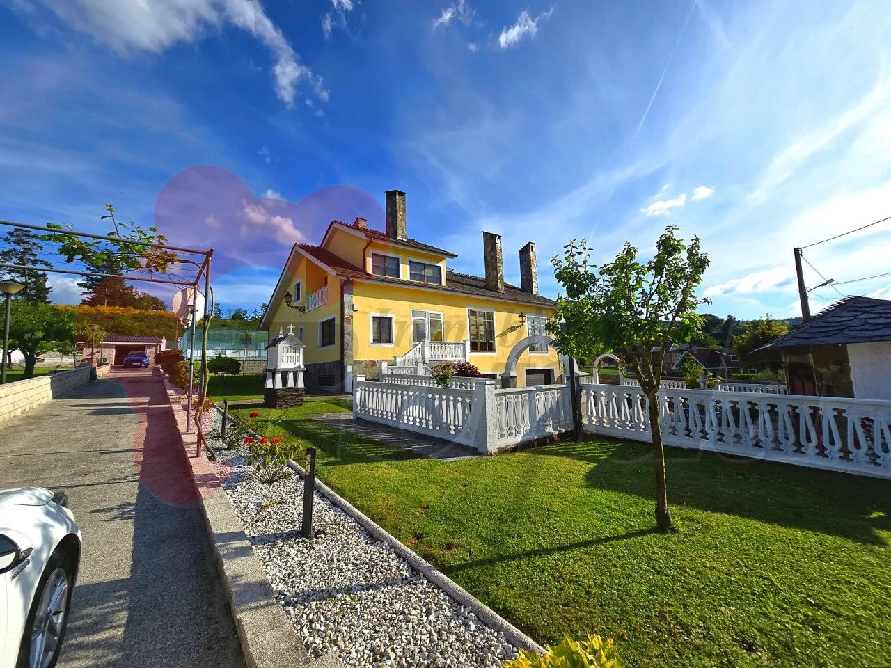 Large Lugo chalet with development upside