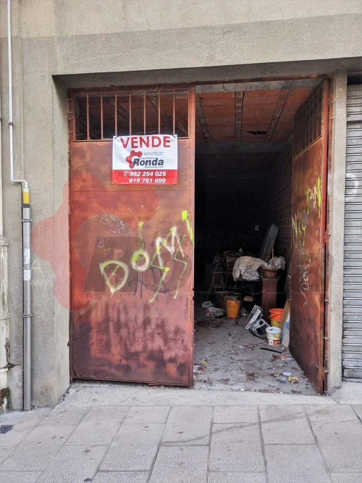 Exterior commercial unit near Lugo walls