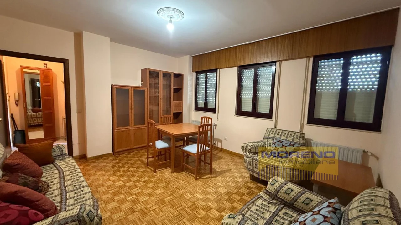 Piso de tres dormitorios en Sarria, 147 m²
