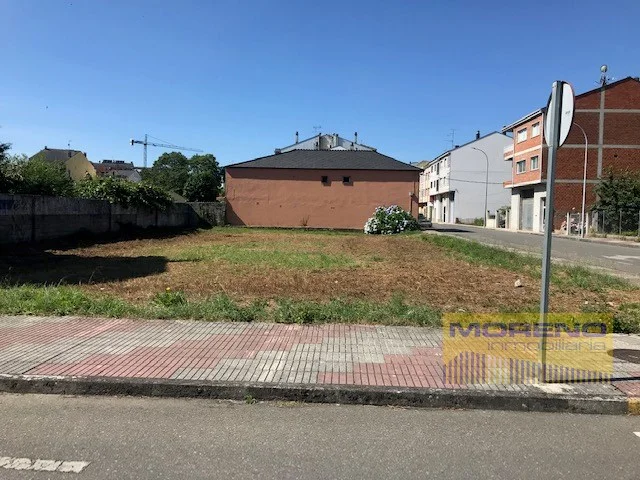 Cuatro solares urbanos residenciales en Sarria