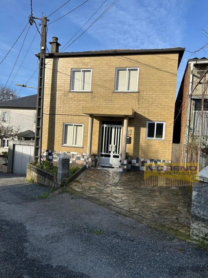 Independent house with 300 m² plot