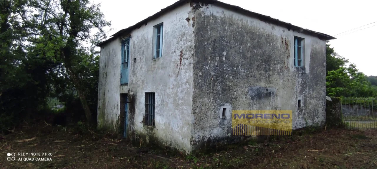 Stone house with 2,800 m² land