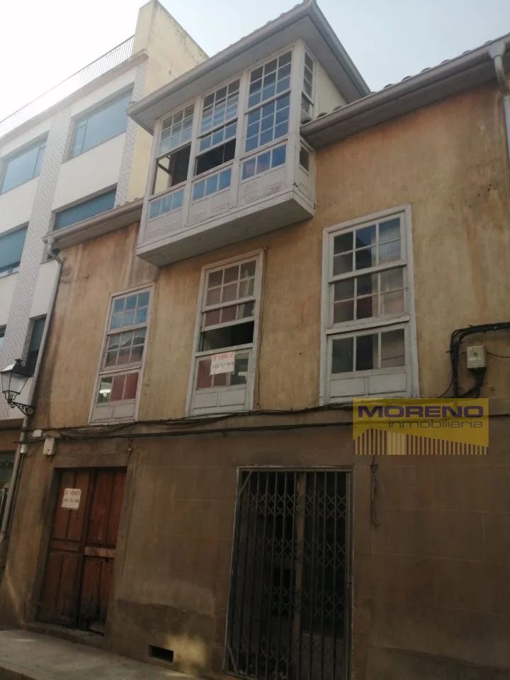 Casa de cuatro dormitorios con parcela de 800 m²