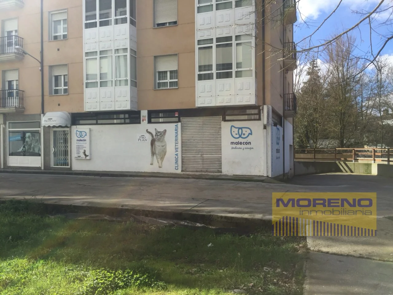 Clínica veterinaria equipada en Sarria
