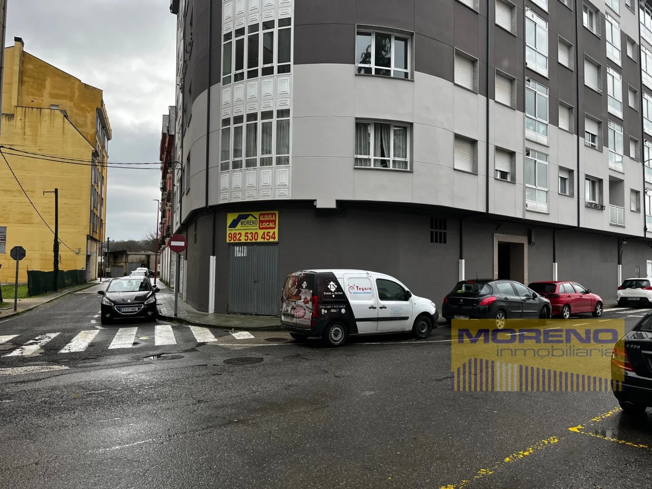 Corner shop in central Sarria, 380m²