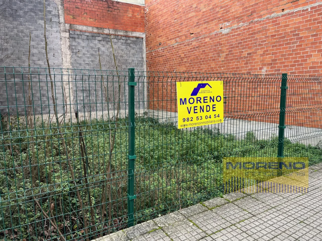 Solar urbano edificable en Sarria, 140 m²
