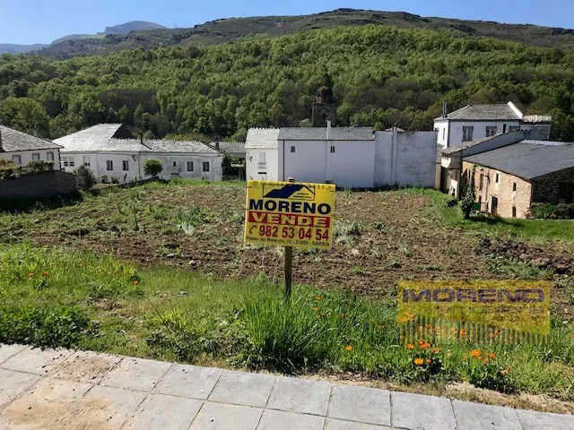 Solar urbano céntrico en Triacastela, 1.914 m²