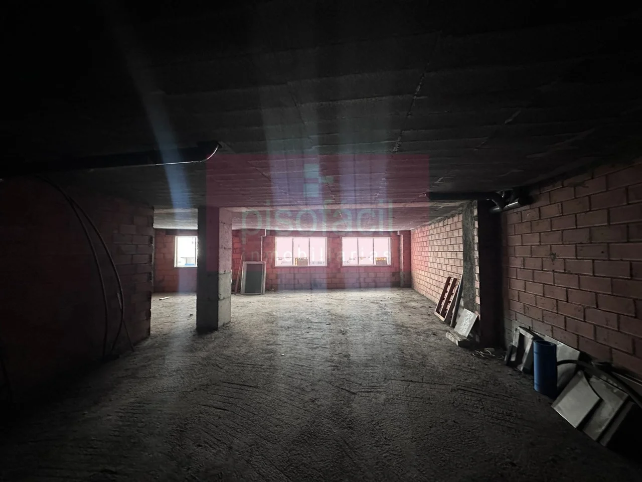 Central Lugo mezzanine unit, office potential