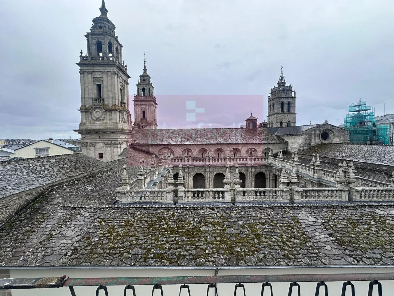 Central Lugo house with four bedrooms