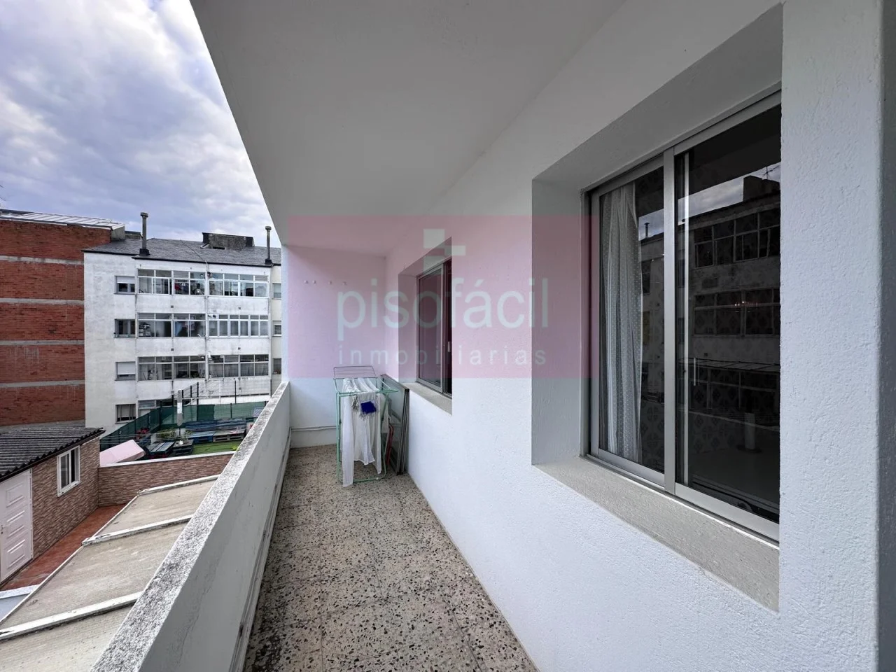 Piso de cuatro dormitorios con terraza en Lugo