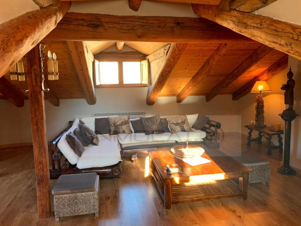 Villa restaurada de montaña con potencial rural