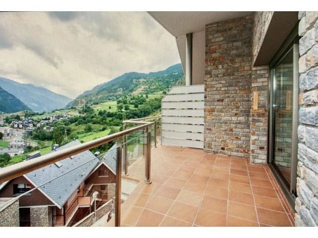 Rented south-facing penthouse, 2 bedrooms