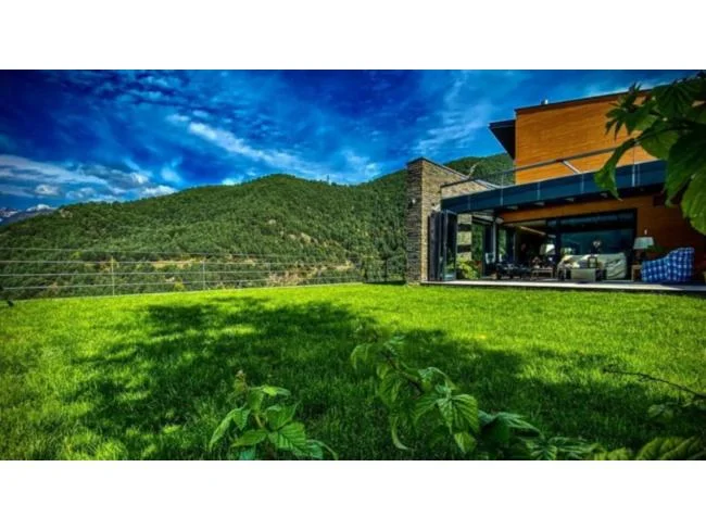 Chalet de lujo en Anyós con parcela de 4.000 m²