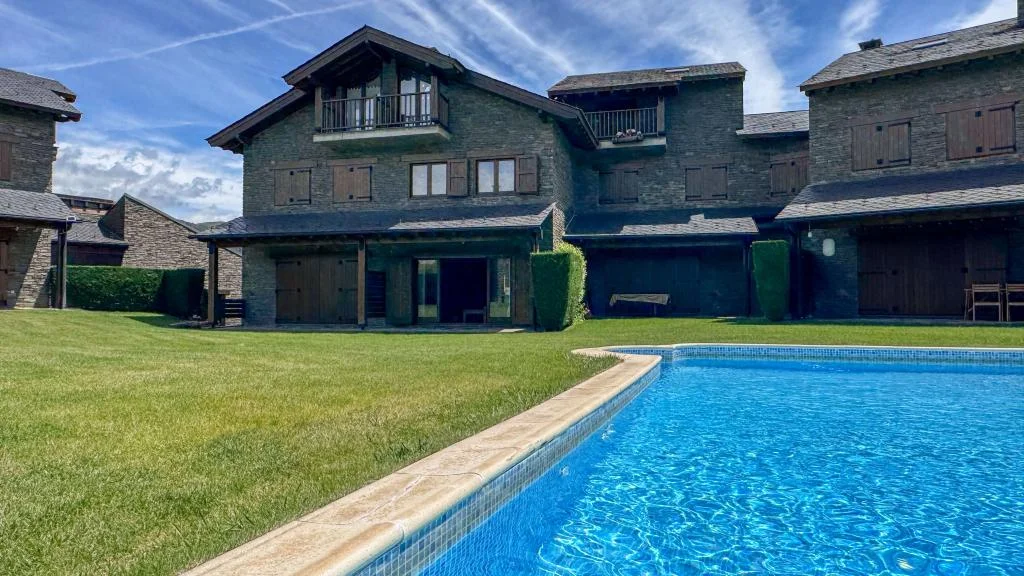 Cerdanya townhouse with communal pool