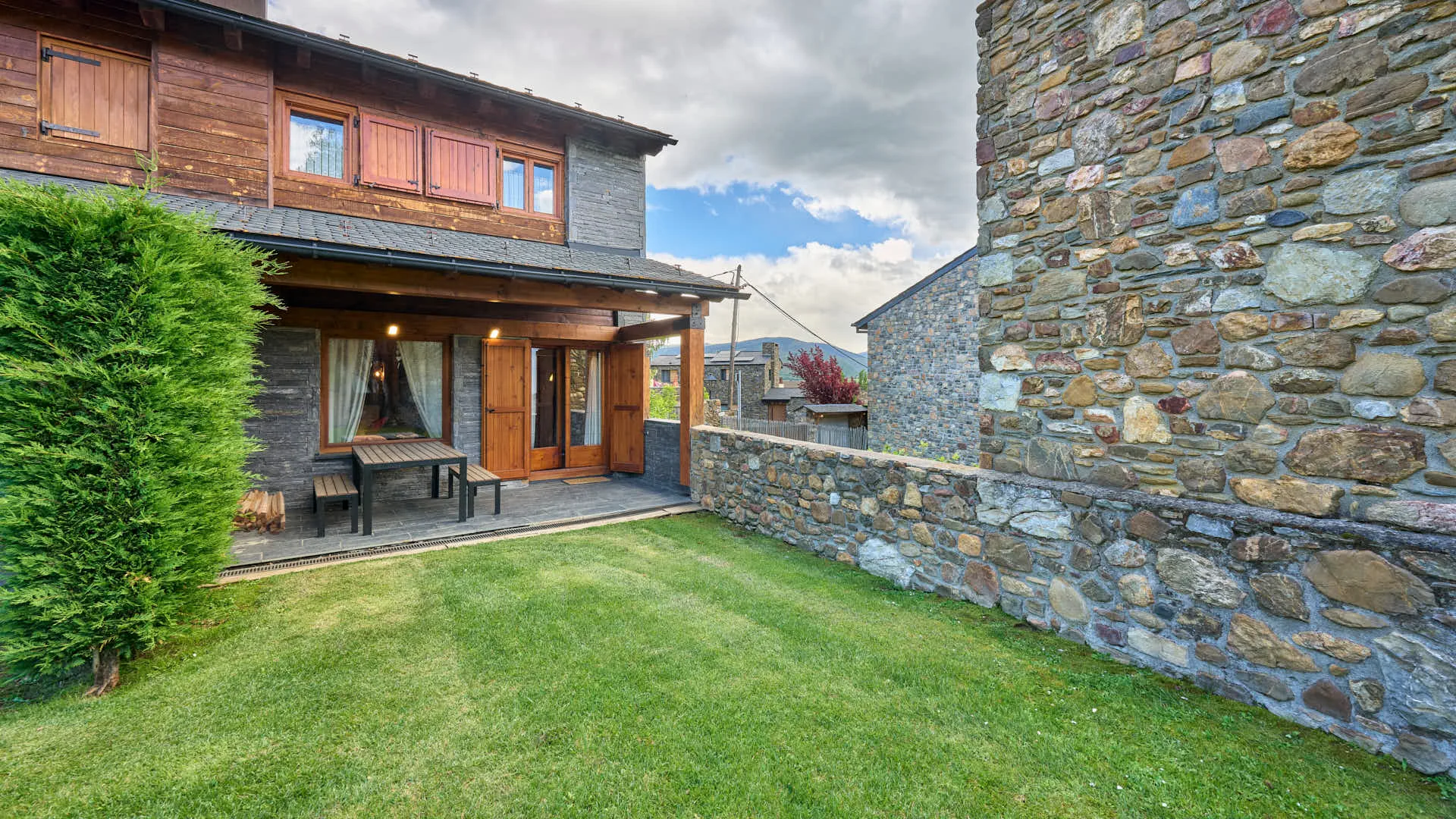 Four-bedroom house with communal garden