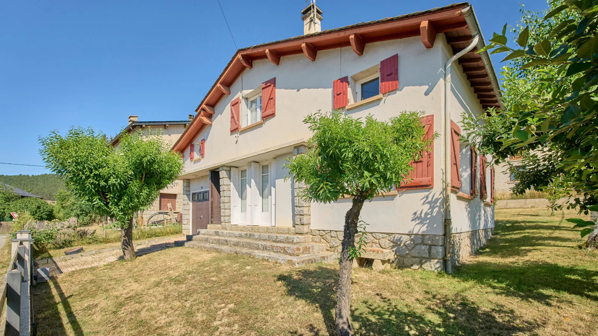 Casa de cuatro habitaciones en Estavar con jardín
