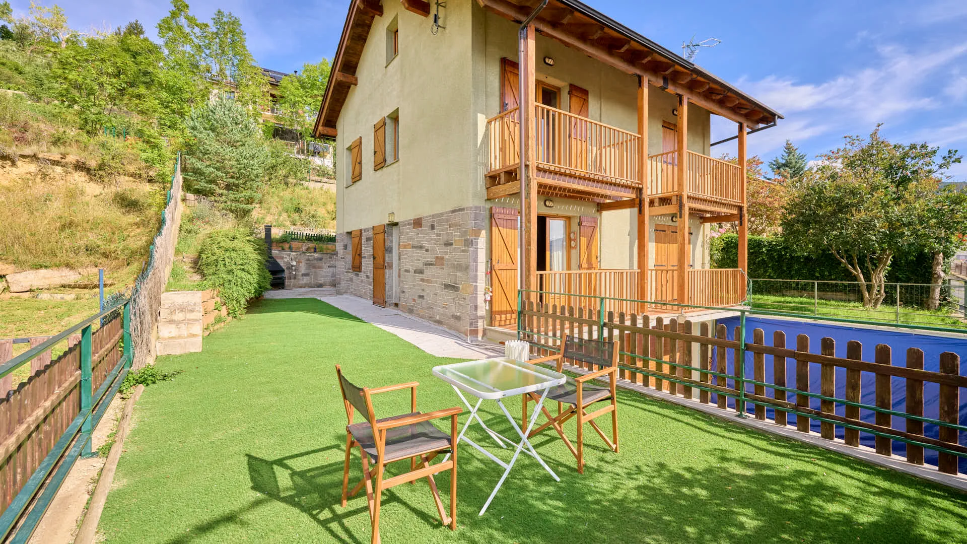 Three-bedroom house with private garden