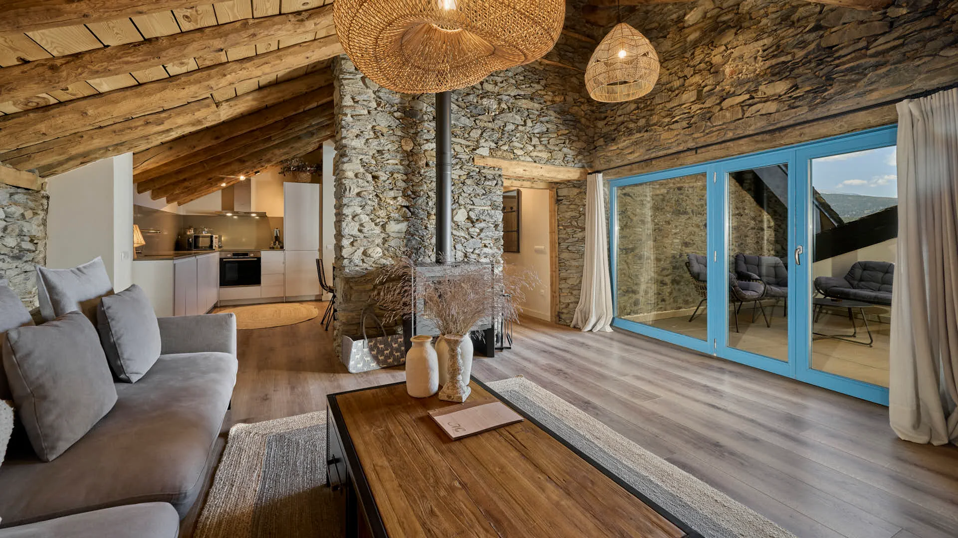 Tourist-licensed duplex with communal garden