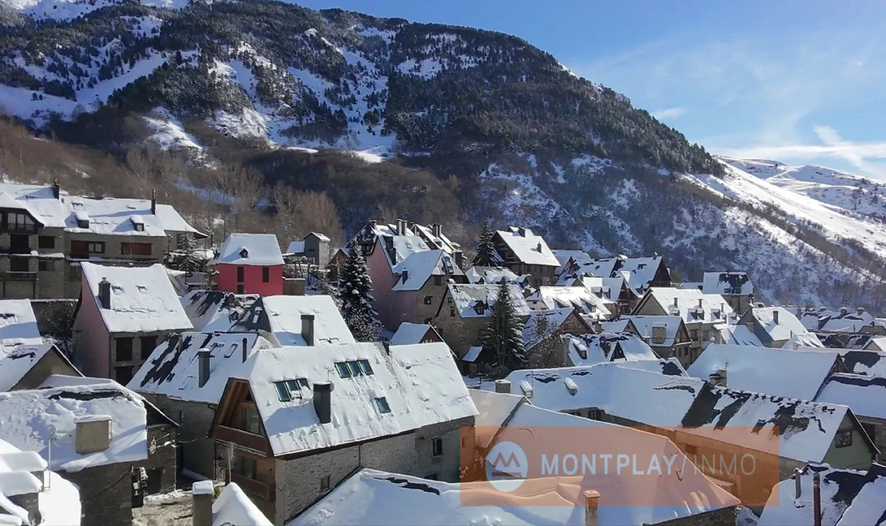 Four-bedroom tourist-licensed townhouse near Baqueira