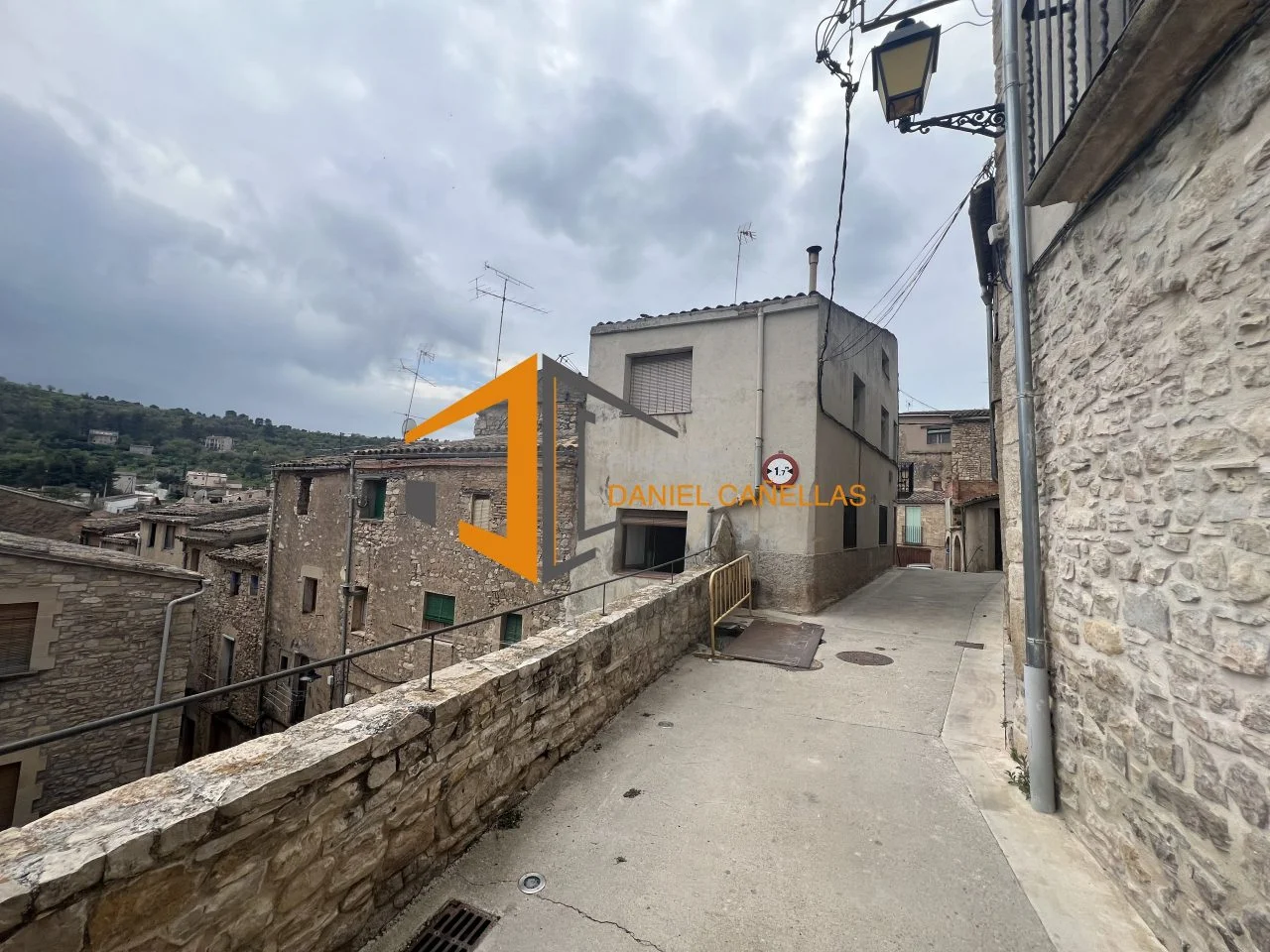Six-bedroom house in historic Guimerà