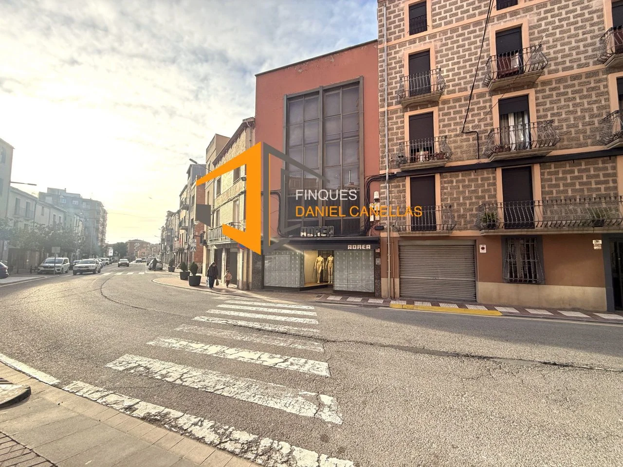 Central Cervera commercial building, four floors