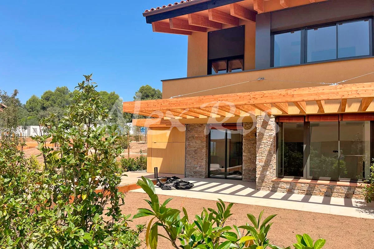Casa pareada de obra nueva en Regencós, 4 dormitorios