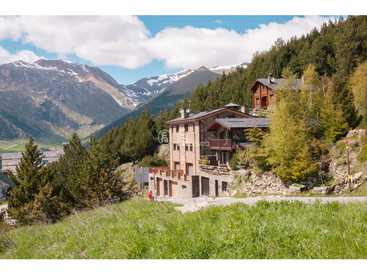 Southwest townhouse in Canillo, four bedrooms