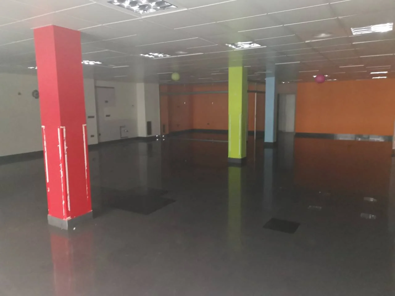 Ground-floor commercial unit, 250 m²