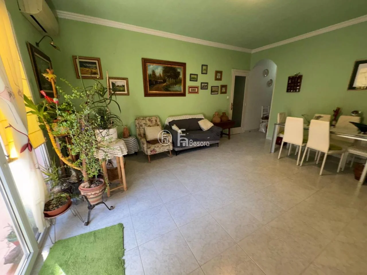 Bright seventh-floor flat with terrace