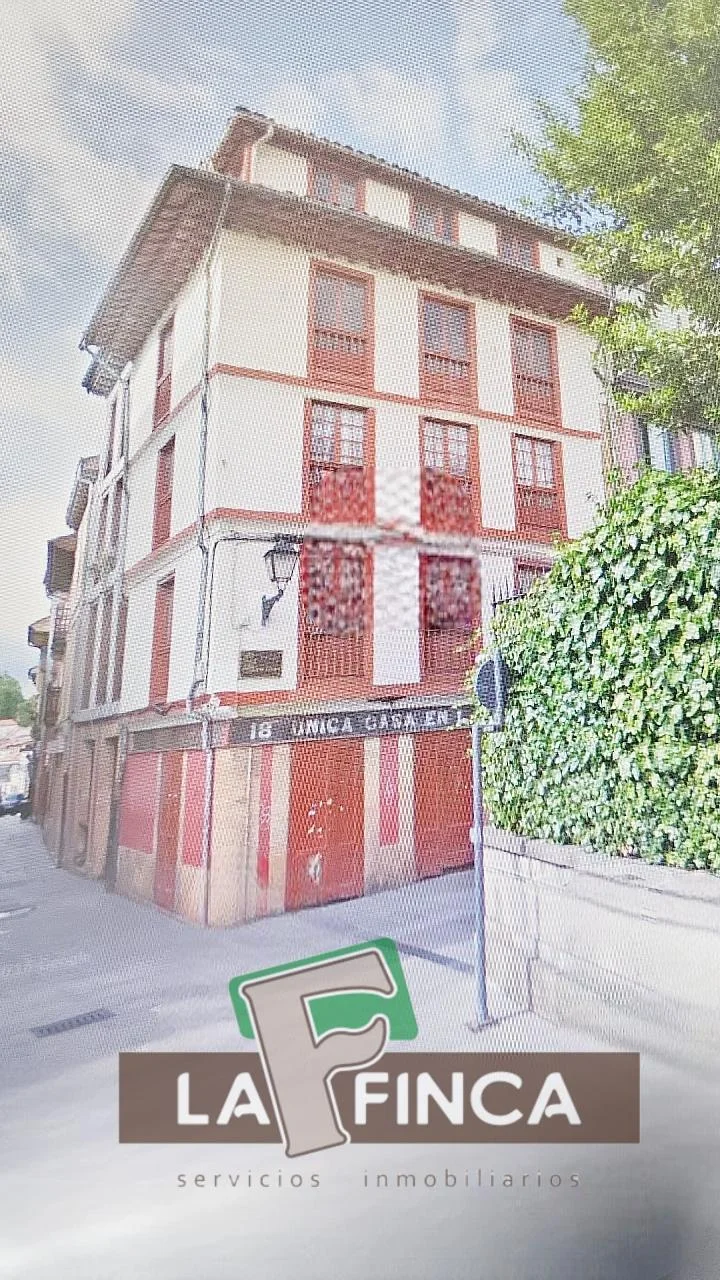 Solar esquinero histórico de 193 m²