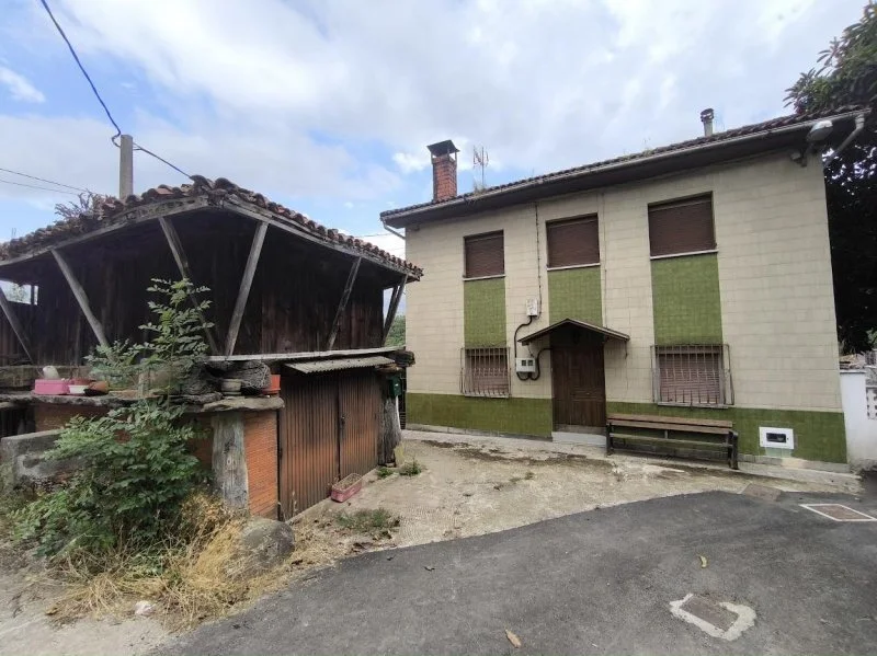 Renovation house near Mieres, 4 bedrooms