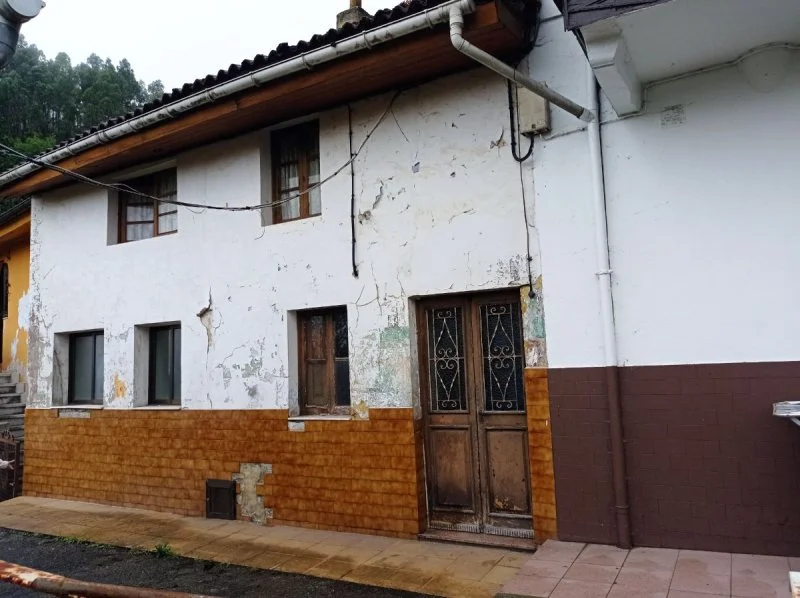 Casa adosada para reformar con parcela de 500 m²