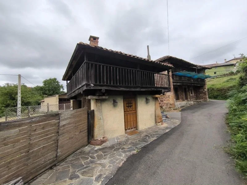 Dos casas de piedra para restaurar