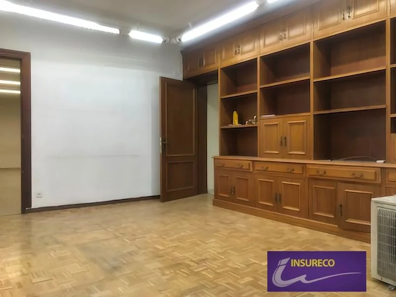 Central León commercial unit, 326 m²