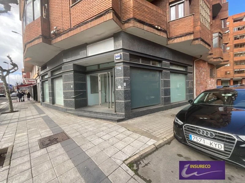 Local comercial esquinero de 313 m²