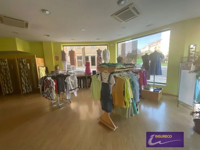 Local acondicionado en esquina en La Palomera