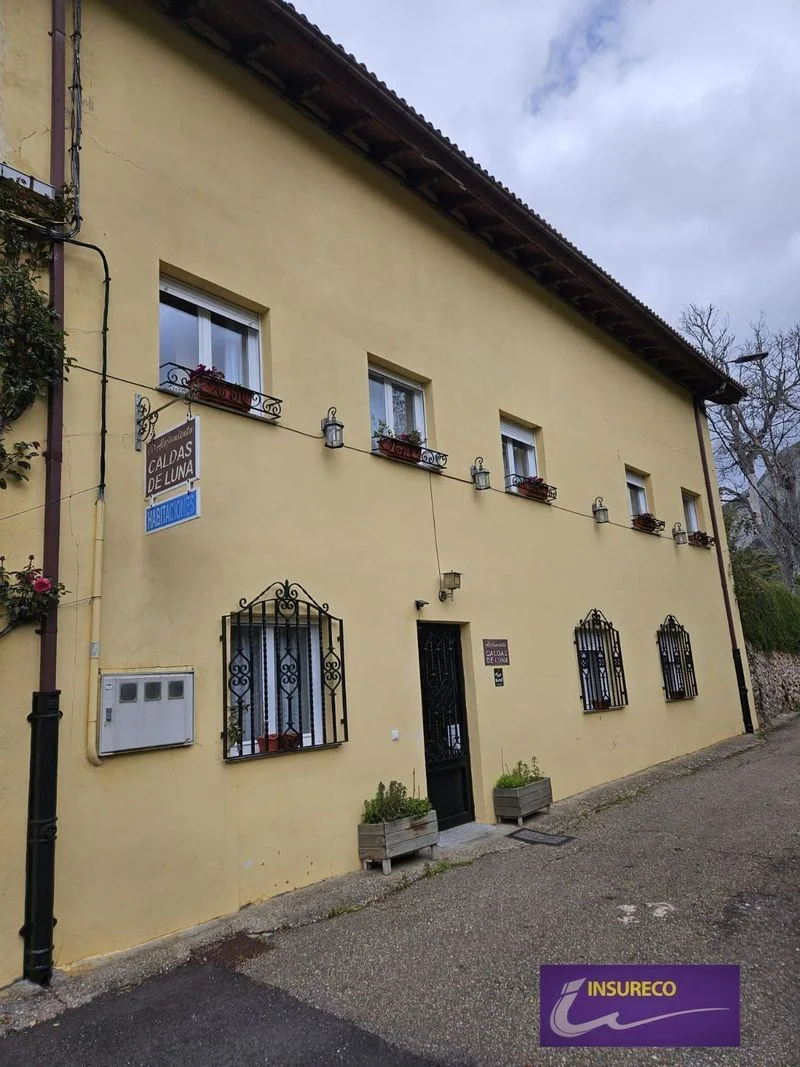 Rehabilitated rural home, 10 bedrooms