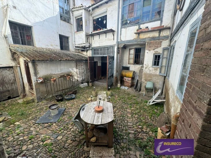 Edificio de 878 m² en Barrio Romántico