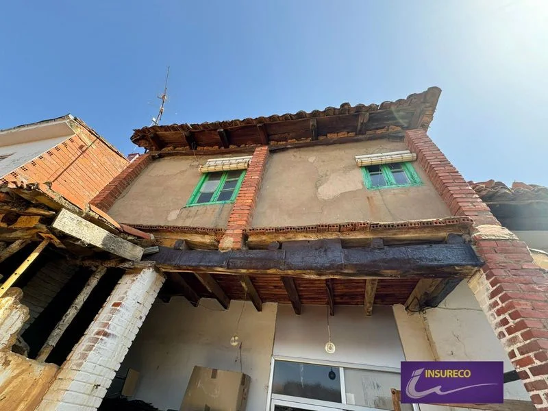Two-storey renovation house in Villaquilambre