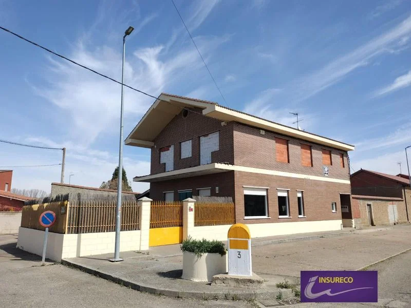 Bar con vivienda de dos plantas en Villimer