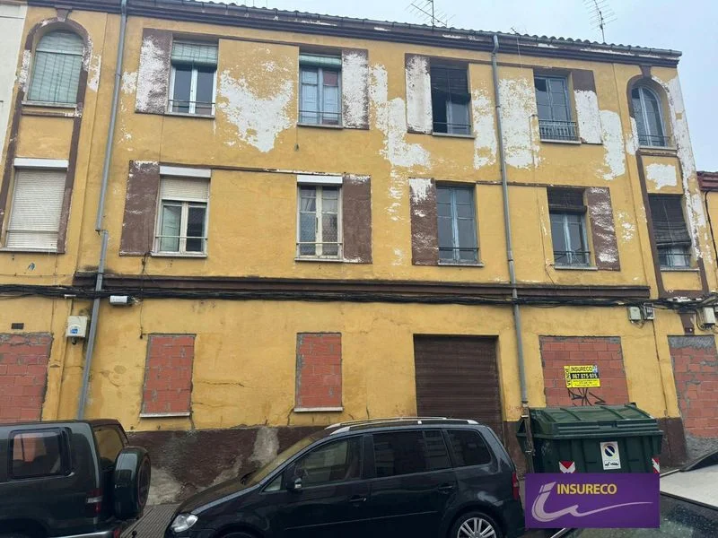 Edificio céntrico para derribo, siete viviendas