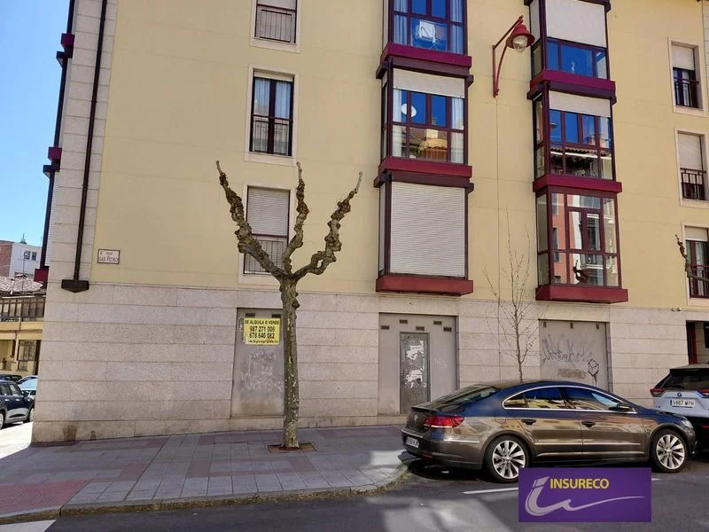 Commercial unit in León, 156 m²