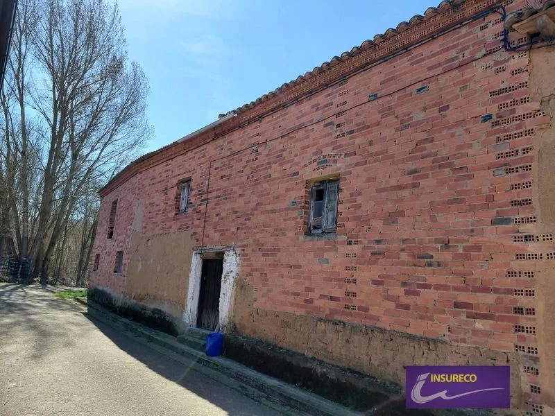 Pajar de 300 m² para convertir