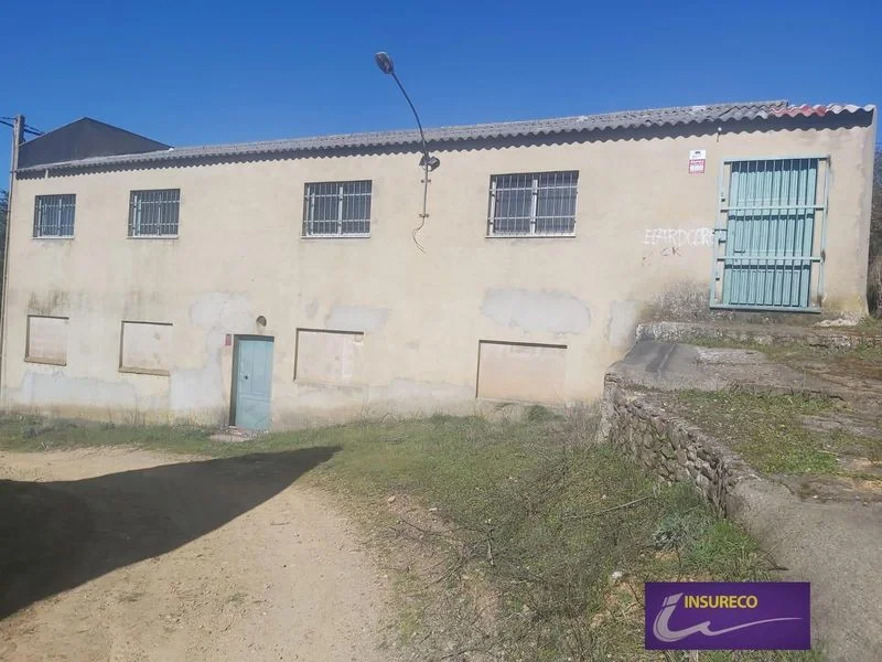 Industrial warehouse with 314 m²